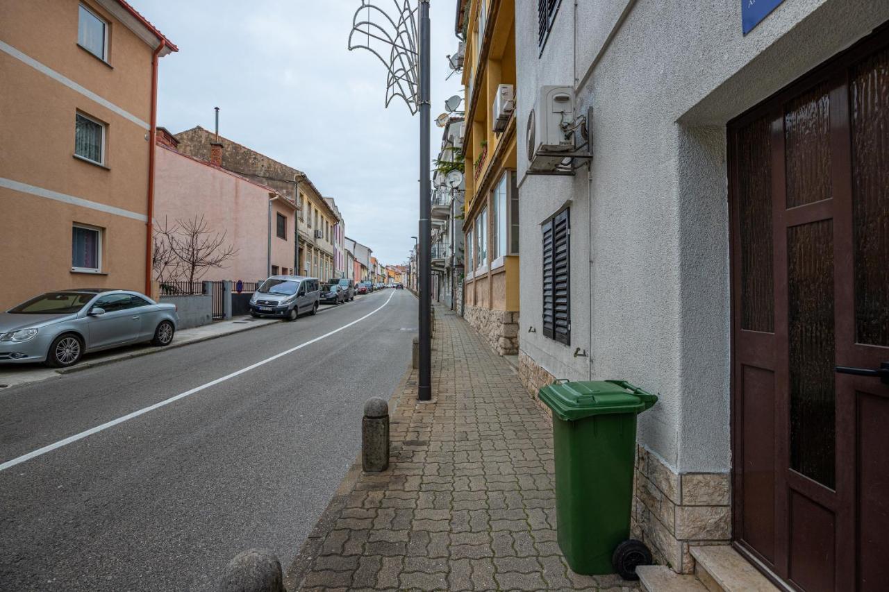Apartmani Gabrijela Crikvenica Exteriör bild